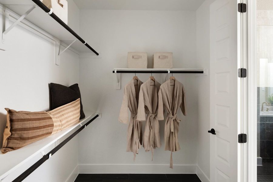 Image 49 of a home in Flora.