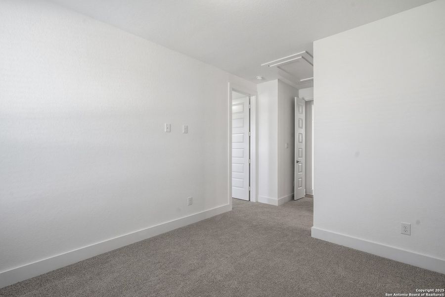 Spacious, unfurnished interior of a new home in Sienna Lakes, San Antonio (Image 21). Spacious, unfurnished interior of a new home in Sienna Lakes, San Antonio (Image 21).