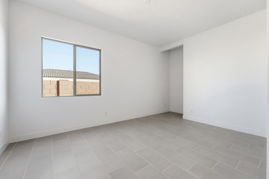 Spacious, unfurnished interior of a new home in Combs Ranch, San Tan Valley (Image 20).