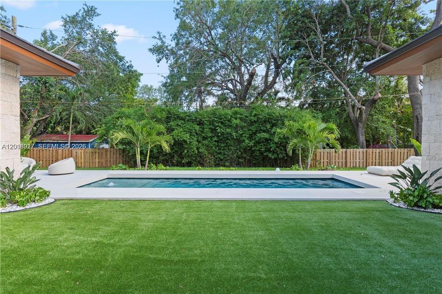 Exterior details and patio area of a home in , Miami (Image 28).
