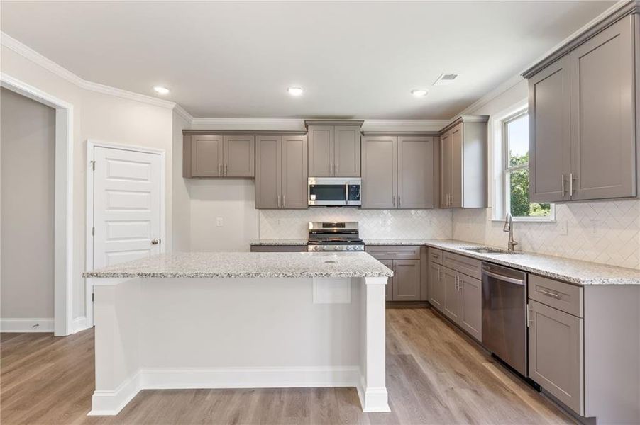 Furnished interior view inside a new home in Hellen Valley, Braselton (Image 4).