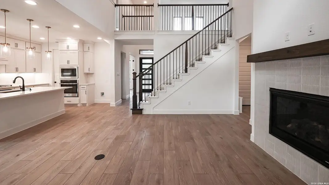 Spacious, unfurnished interior of a new home in Hidden Canyon, San Antonio (Image 15).