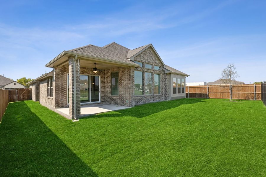 Exterior details and patio area of a home in Oaks of North Grove, Waxahachie (Image 4).
