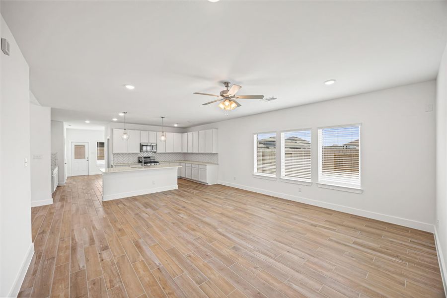 Spacious, unfurnished interior of a new home in River Ranch Meadows, Dayton (Image 21).