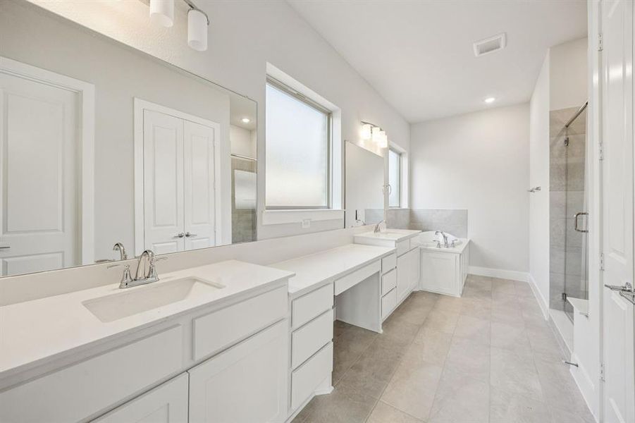 Furnished interior view inside a new home in Dove Hollow, Waxahachie (Image 6). Furnished interior view inside a new home in Dove Hollow, Waxahachie (Image 6).