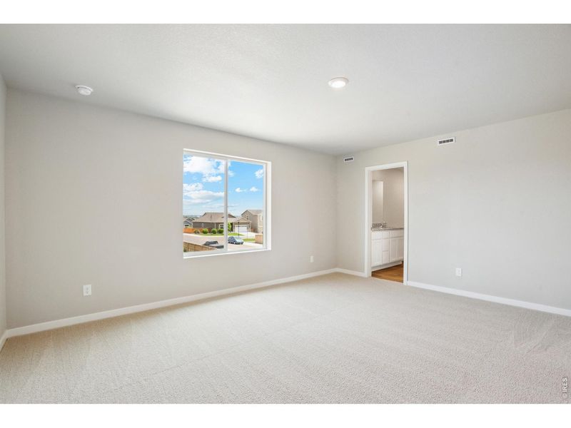 Spacious, unfurnished interior of a new home in , Severance (Image 14).