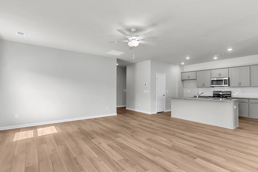 Spacious, unfurnished interior of a new home in Fairway Woods at Wyboo, Manning (Image 23).