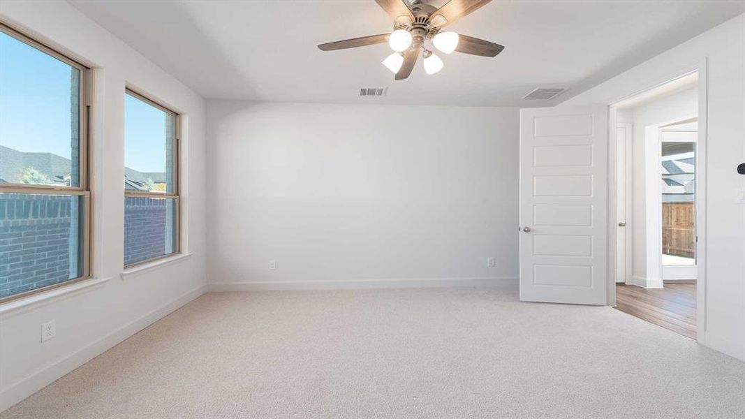 Spacious, unfurnished interior of a new home in The Parks At Wilson Creek 40', Celina (Image 22).