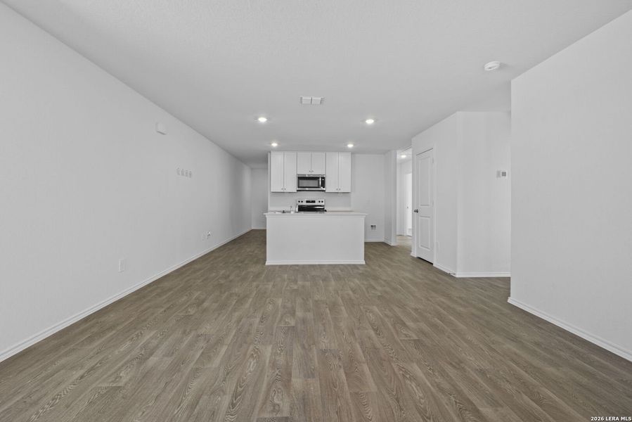 Spacious, unfurnished interior of a new home in Arroyo Ranch, Seguin (Image 18).