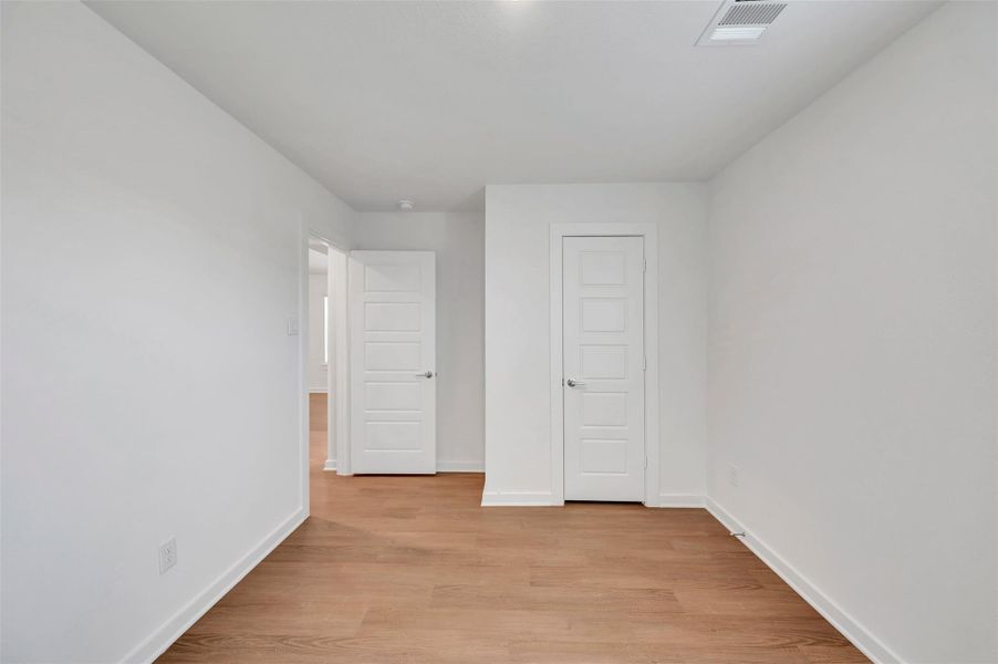 Spacious, unfurnished interior of a new home in Summerview, Fulshear (Image 17).