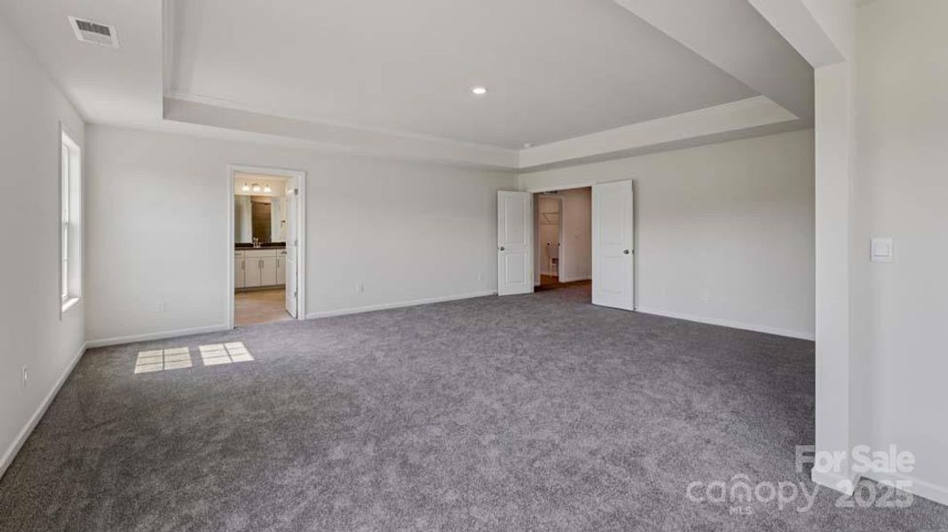 Spacious, unfurnished interior of a new home in Sylvan Creek, Denver (Image 22).