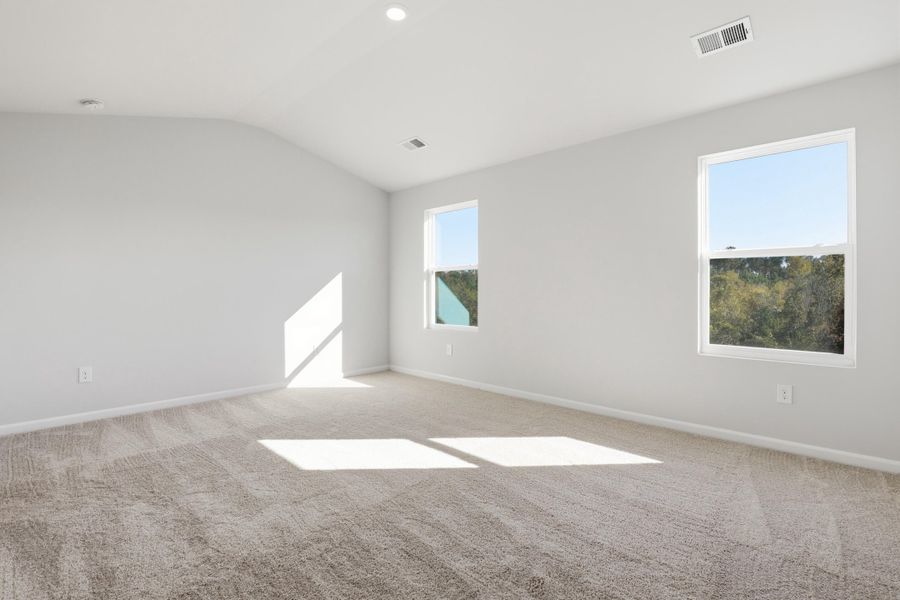 Spacious, unfurnished interior of a new home in Central Creek, Goose Creek (Image 24).