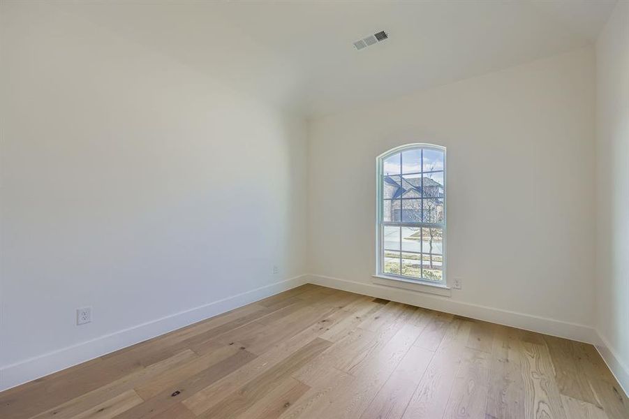 Spacious, unfurnished interior of a new home in M3 Ranch 60s, Mansfield (Image 16).