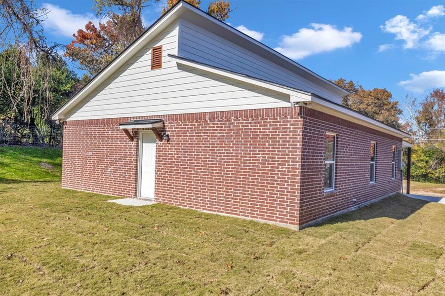 Exterior details and patio area of a home in , Tyler (Image 17).