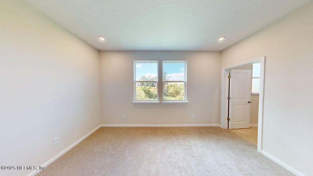 Spacious, unfurnished interior of a new home in Lakes at Bella Lago, Green Cove Springs (Image 7).