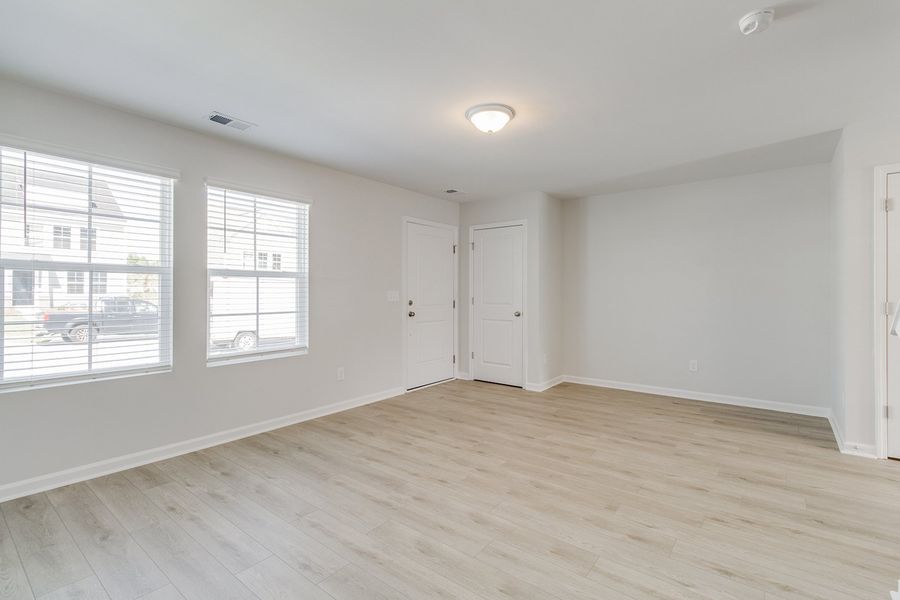 Spacious, unfurnished interior of a new home in Astoria, Columbia (Image 15).