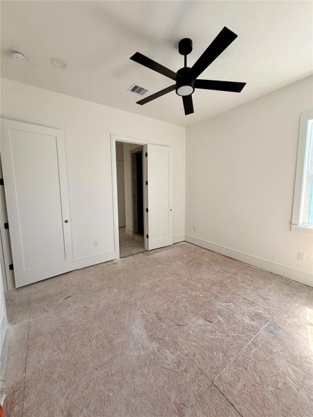 Spacious, unfurnished interior of a new home in , Galveston (Image 23).
