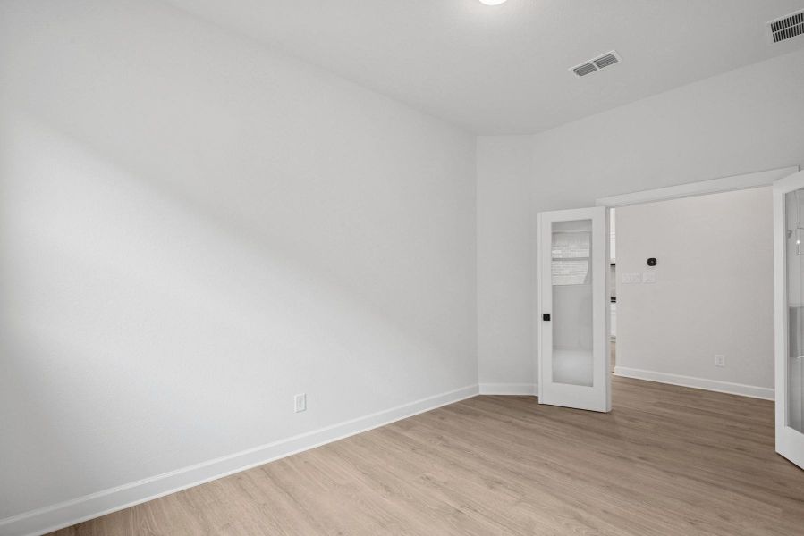 Spacious, unfurnished interior of a new home in Grange - Reserve Collection, Katy (Image 36).