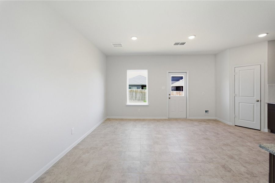Spacious, unfurnished interior of a new home in Laurel Vistas, San Antonio (Image 47).