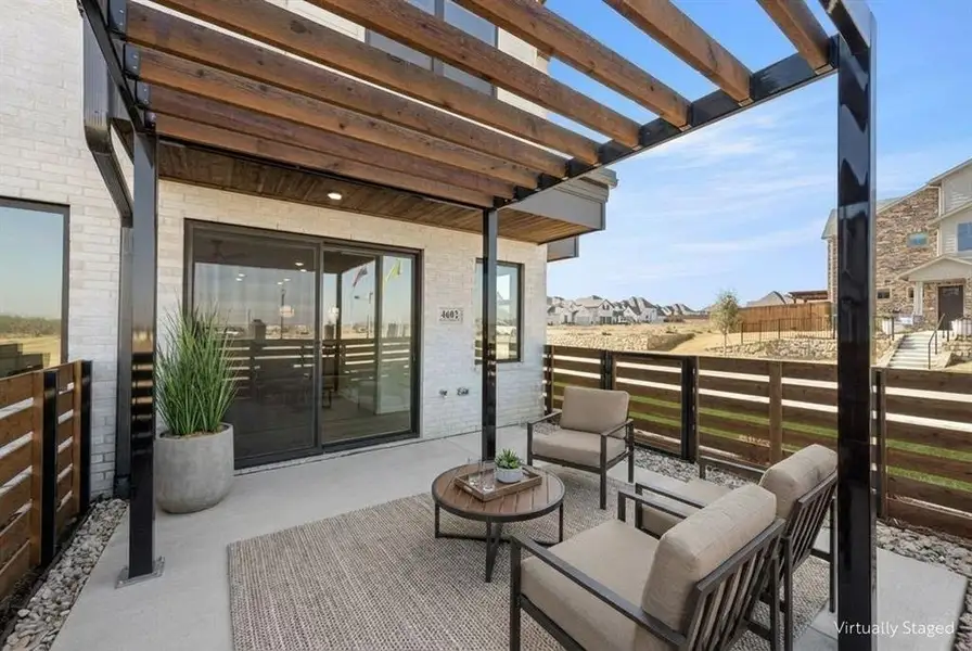 4602 White Buffalo exterior vs Elm