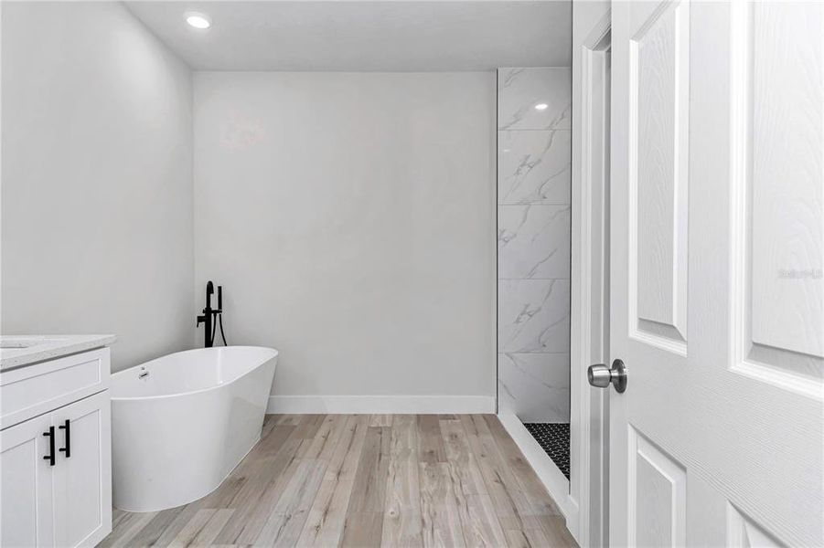 Furnished interior view inside a new home in , Ocala (Image 9).