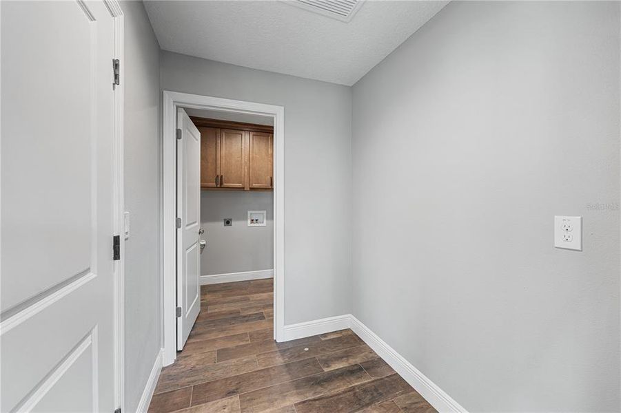 Spacious, unfurnished interior of a new home in , Lake Panasoffkee (Image 29).