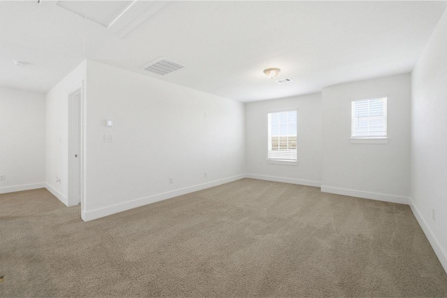 Spacious, unfurnished interior of a new home in Bay Creek, Baytown (Image 31).