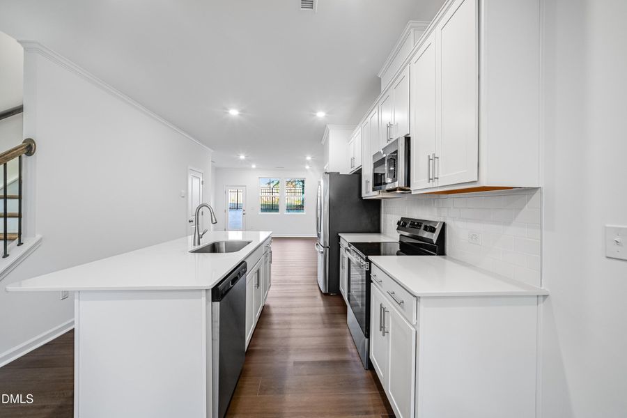 SUN_CrescentTownes_Pic_Savannah_Kitchen_