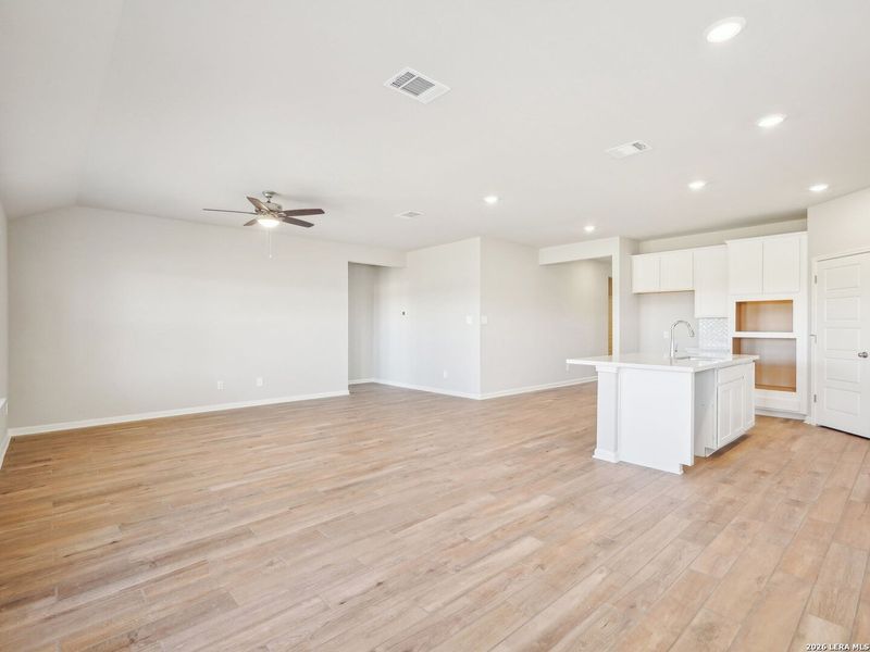 Spacious, unfurnished interior of a new home in , Marion (Image 13).
