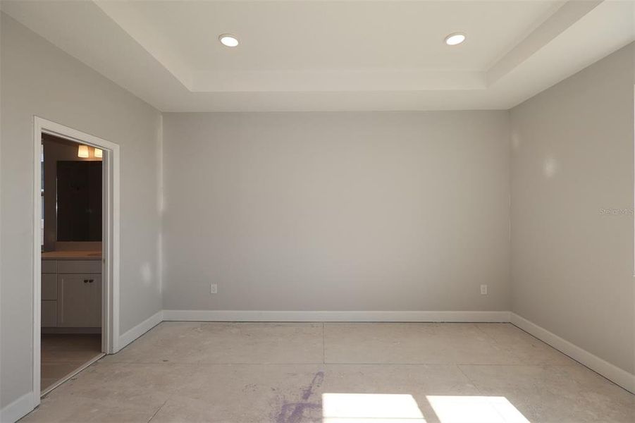 Spacious, unfurnished interior of a new home in Lake Star at Ovation, Winter Garden (Image 9).
