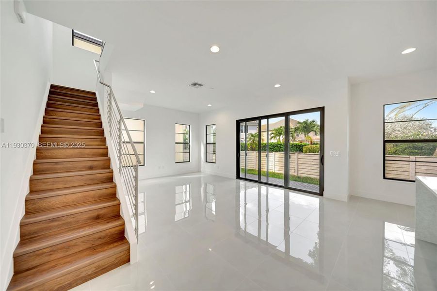 Spacious, unfurnished interior of a new home in Marina Landings, Fort Lauderdale (Image 41).