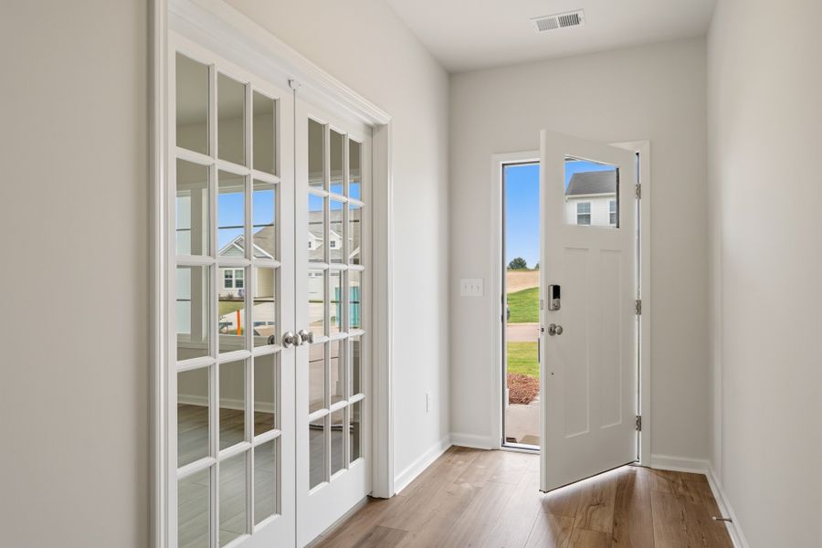 Spacious, unfurnished interior of a new home in Dove Hollow, Chesnee (Image 11).