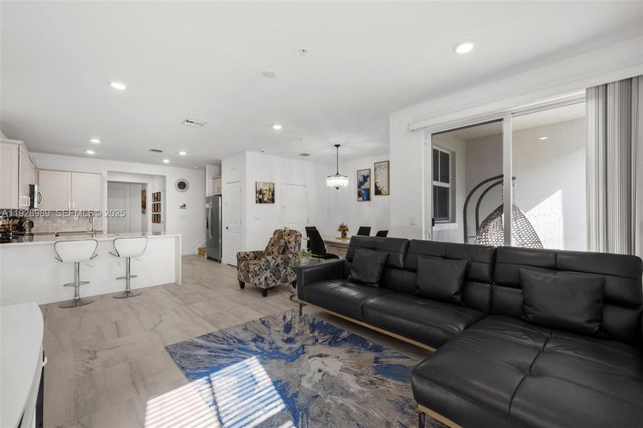 Furnished interior view inside a new home in , Pembroke Pines (Image 28). Furnished interior view inside a new home in , Pembroke Pines (Image 28).