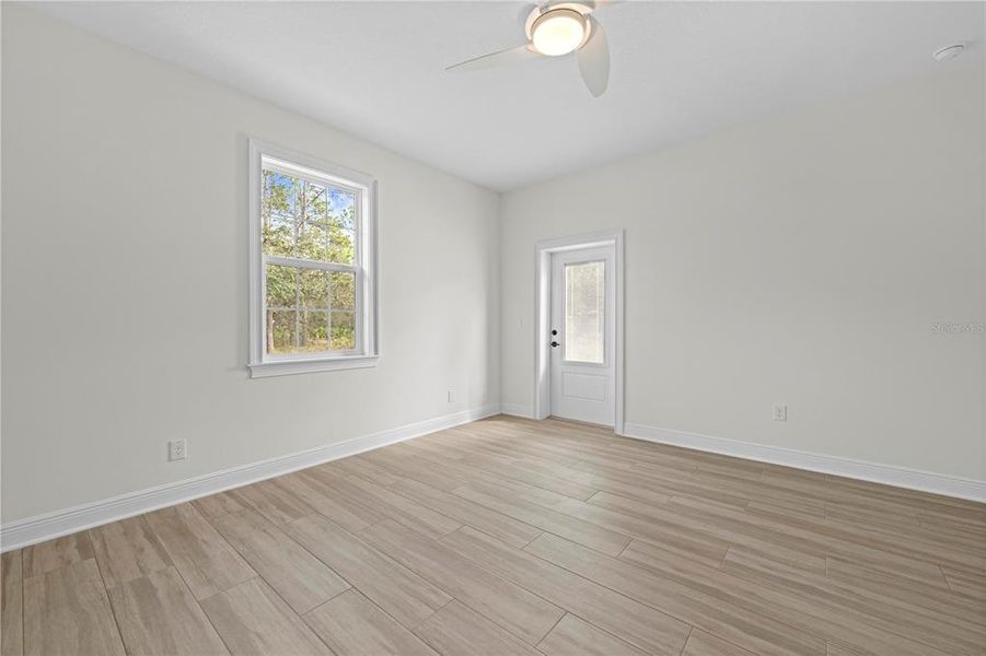 Spacious, unfurnished interior of a new home in , Weeki Wachee (Image 36).