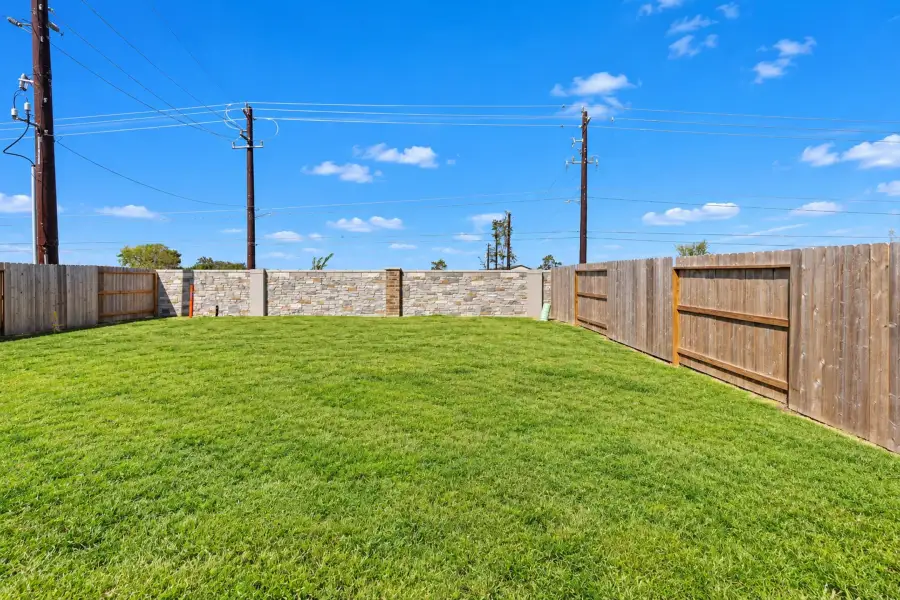 Exterior details and patio area of a home in Ashland, Houston (Image 20). Exterior details and patio area of a home in Ashland, Houston (Image 20).