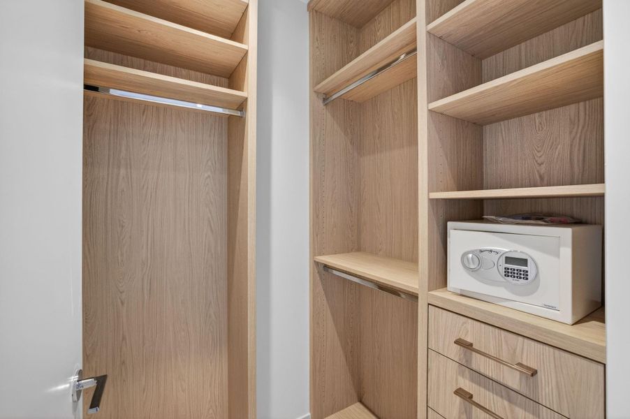 Close-up of interior finishes inside a home in , Fort Lauderdale (Image 21). Close-up of interior finishes inside a home in , Fort Lauderdale (Image 21).