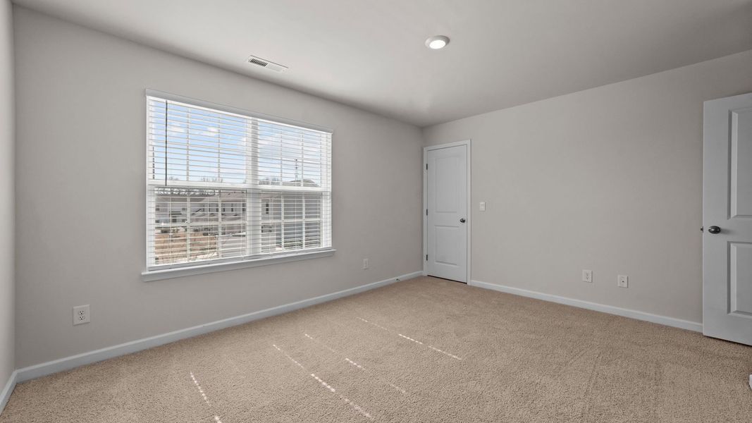 Spacious, unfurnished interior of a new home in Laurel Ridge, Greenville (Image 16).