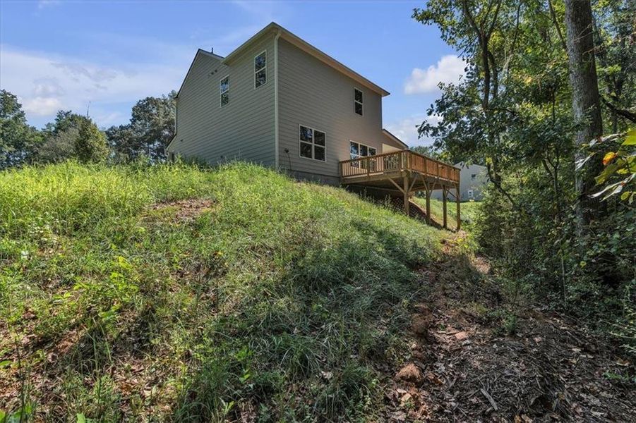 Exterior details and patio area of a home in Sweetlake Grove, Mableton (Image 3).