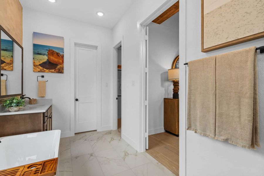 Furnished interior view inside a new home in Beacon Point, Texas City (Image 80). Furnished interior view inside a new home in Beacon Point, Texas City (Image 80).