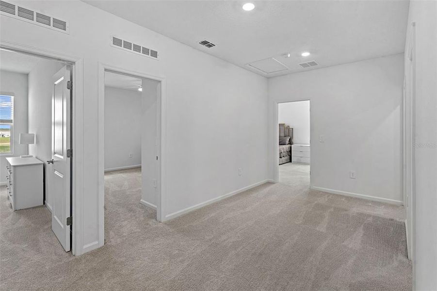 Spacious, unfurnished interior of a new home in Wellness Ridge, Clermont (Image 27).