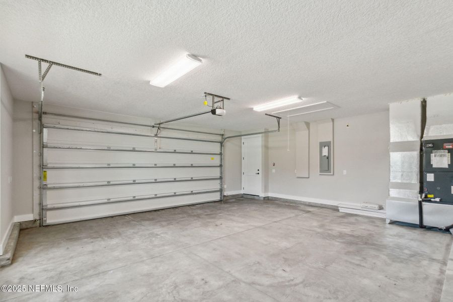Spacious, unfurnished interior of a new home in , Yulee (Image 38).