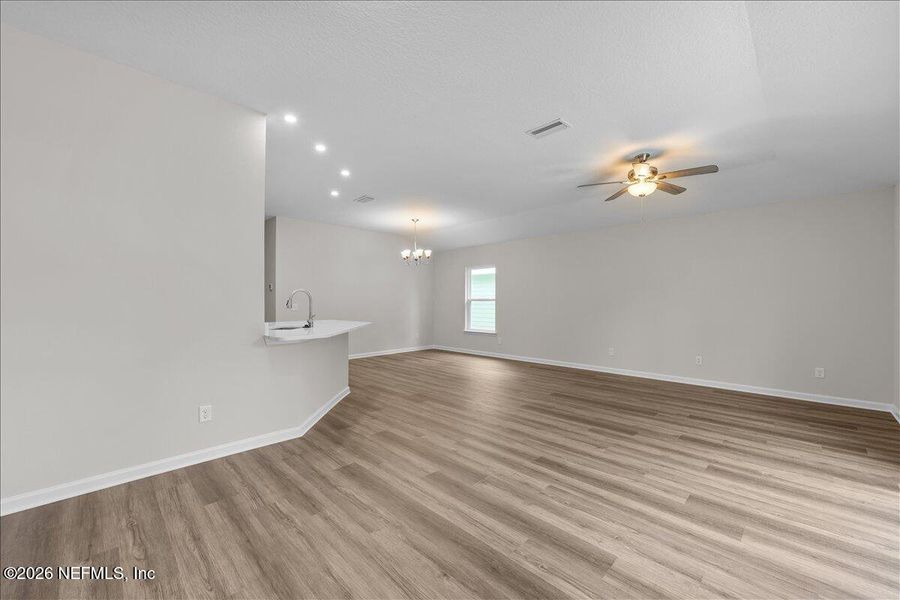 Spacious, unfurnished interior of a new home in , Palatka (Image 12).