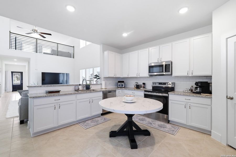 Furnished interior view inside a new home in , Seguin (Image 6).