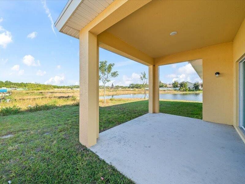 Exterior details and patio area of a home in , Fort Pierce (Image 16).