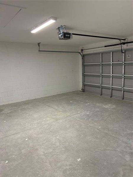 Spacious, unfurnished interior of a new home in , Ocala (Image 18).