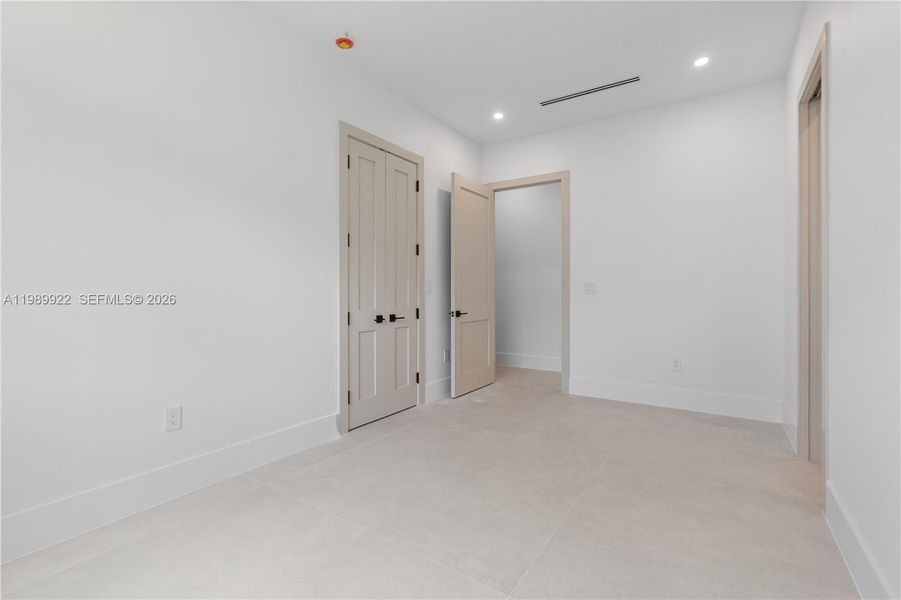 Spacious, unfurnished interior of a new home in , South Miami (Image 31).