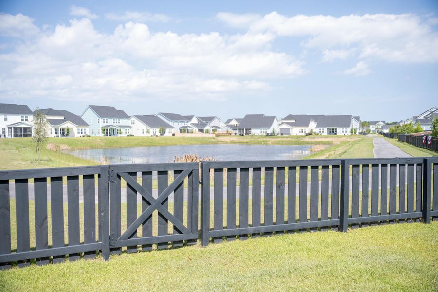 Exterior details and patio area of a home in Carnes Crossroads, Summerville (Image 25).