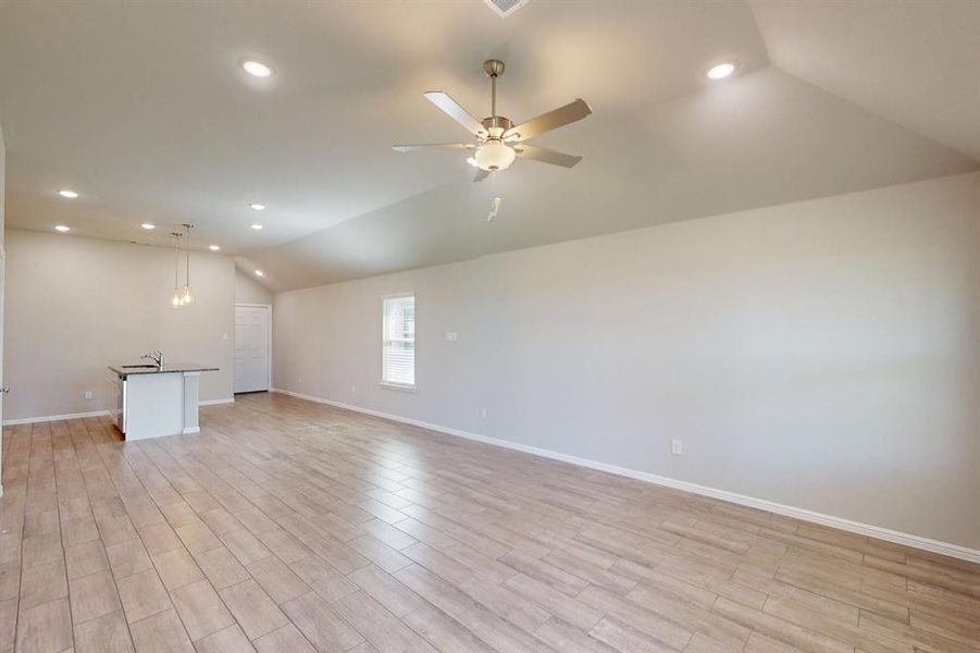 Spacious, unfurnished interior of a new home in Elevon, Lavon (Image 15).