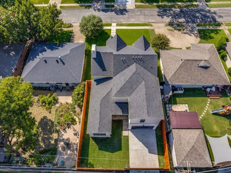 Exterior details and patio area of a home in , Dallas (Image 32).