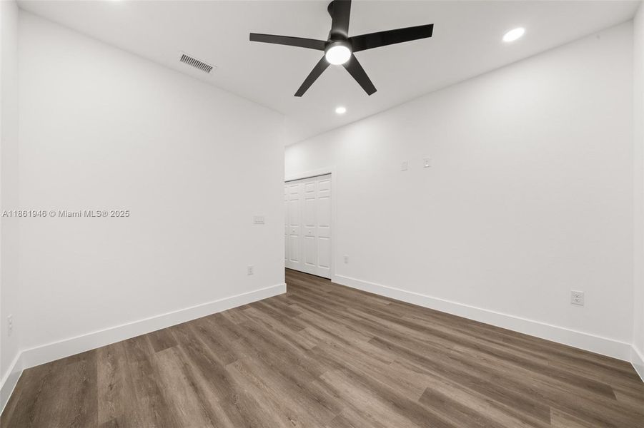 Spacious, unfurnished interior of a new home in , Sebring (Image 31).